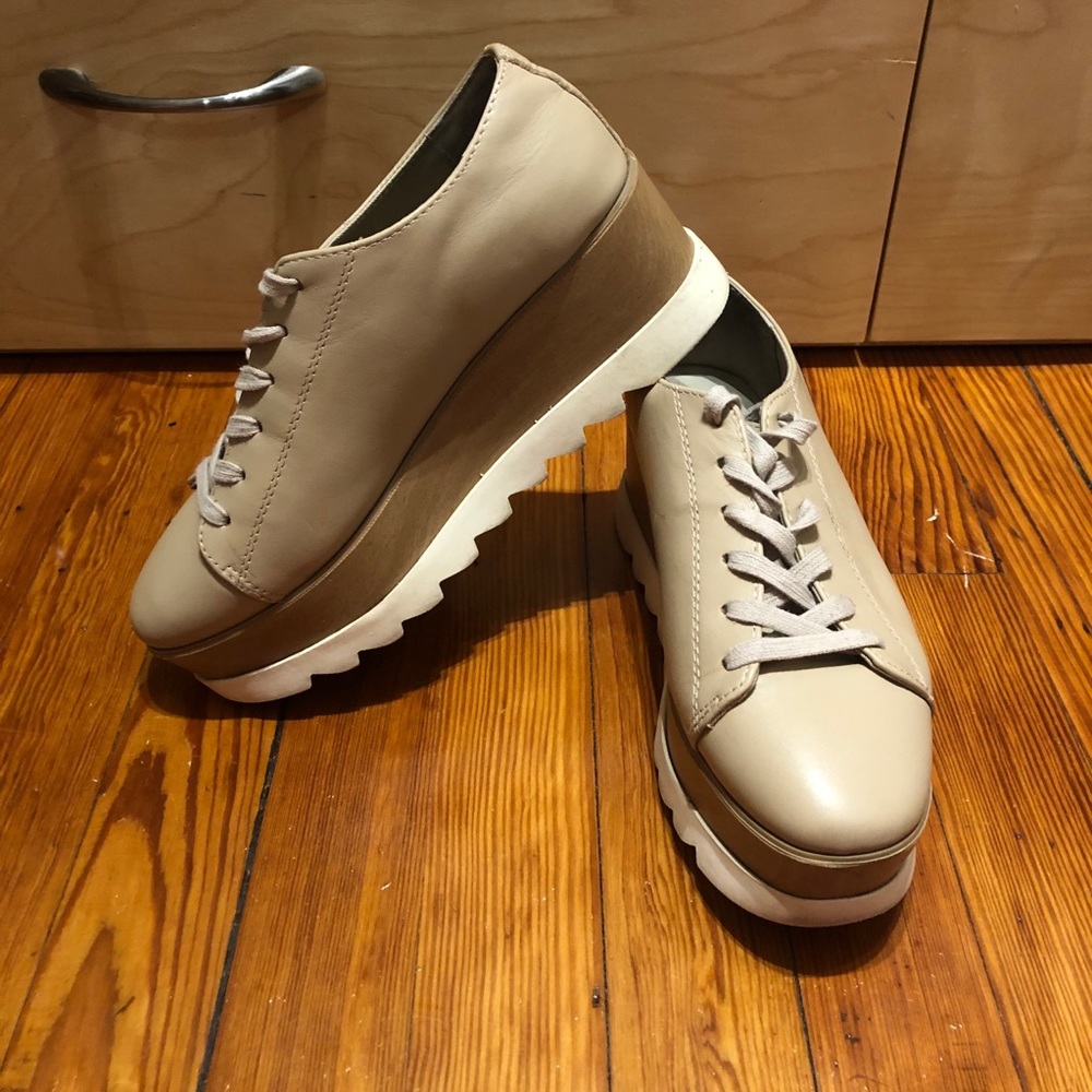 Steve Madden Lace up  platform shoes